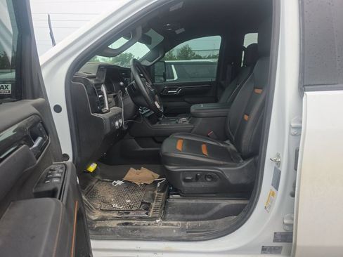 Used 2025 GMC Sierra 2500 AT4 AWD/4WD image 4