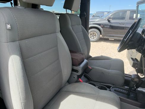 Used 2007 Jeep Wrangler Sahara w/ Dual Top Group image 15