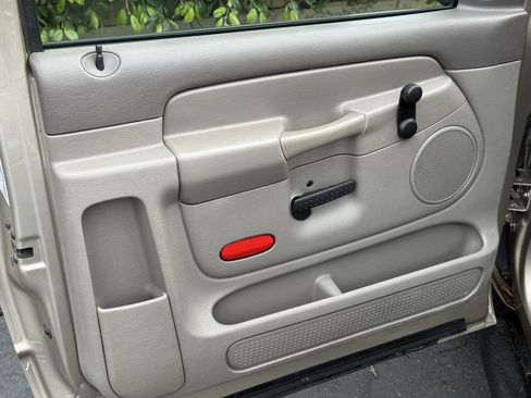 Used 2004 Dodge Ram 2500 Truck ST image 14