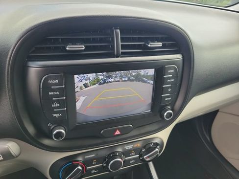 Used 2020 Kia Soul LX FWD image 29