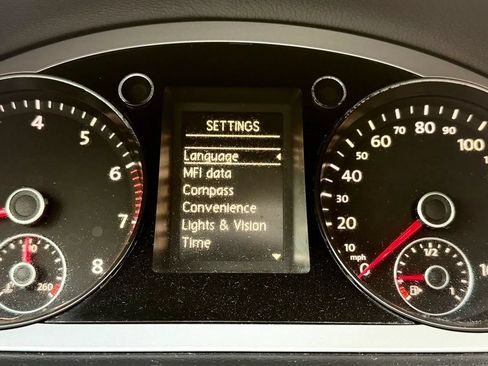 Used 2010 Volkswagen Passat Komfort FWD image 16