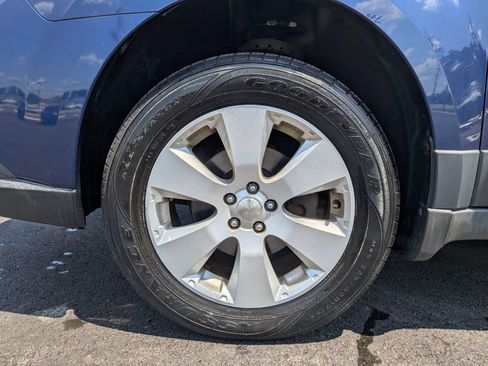 Used 2011 Subaru Outback 2.5i Premium w/ All-Weather Pkg AWD/4WD image 11