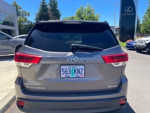 Used 2018 Toyota Highlander SE AWD/4WD image 7