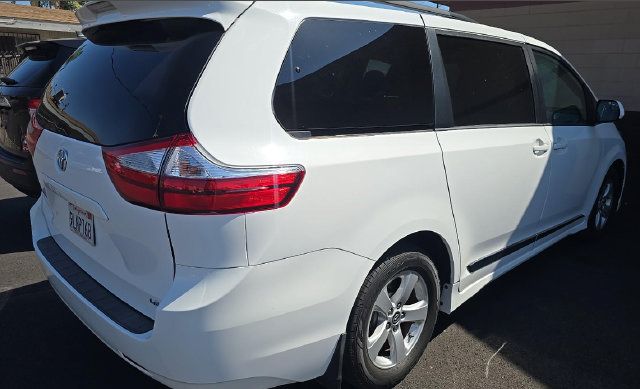 Used 2019 Toyota Sienna LE w/ Protection Package FWD image 4