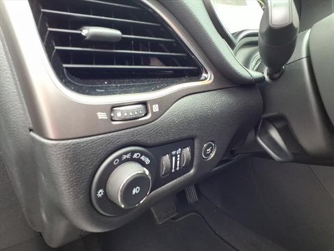 Used 2021 Jeep Cherokee Limited AWD/4WD image 23