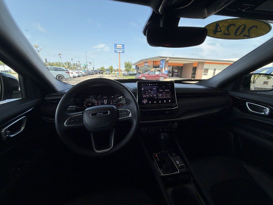 Used 2024 Jeep Compass Trailhawk AWD/4WD image 11