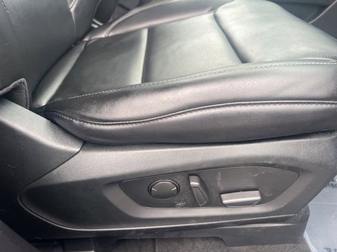 Used 2022 Ford Explorer XLT w/ Equipment Group 202A image 12