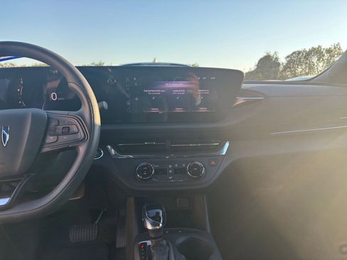 Used 2025 Buick Envista Preferred image 18