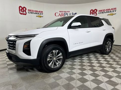 Used 2025 Chevrolet Equinox LT AWD/4WD image 3