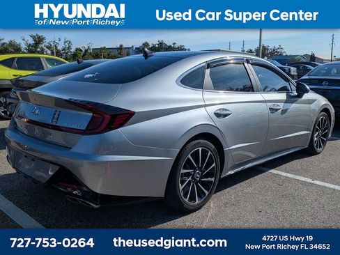 Used 2021 Hyundai Sonata Limited w/ Preferred Accessory Package FWD image 2