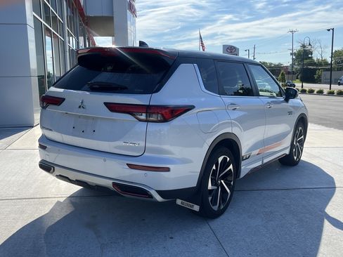 Used 2023 Mitsubishi Outlander SE AWD/4WD image 3