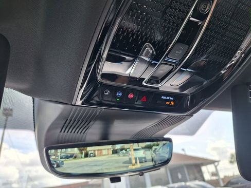 New 2026 Cadillac Vistiq Luxury image 16