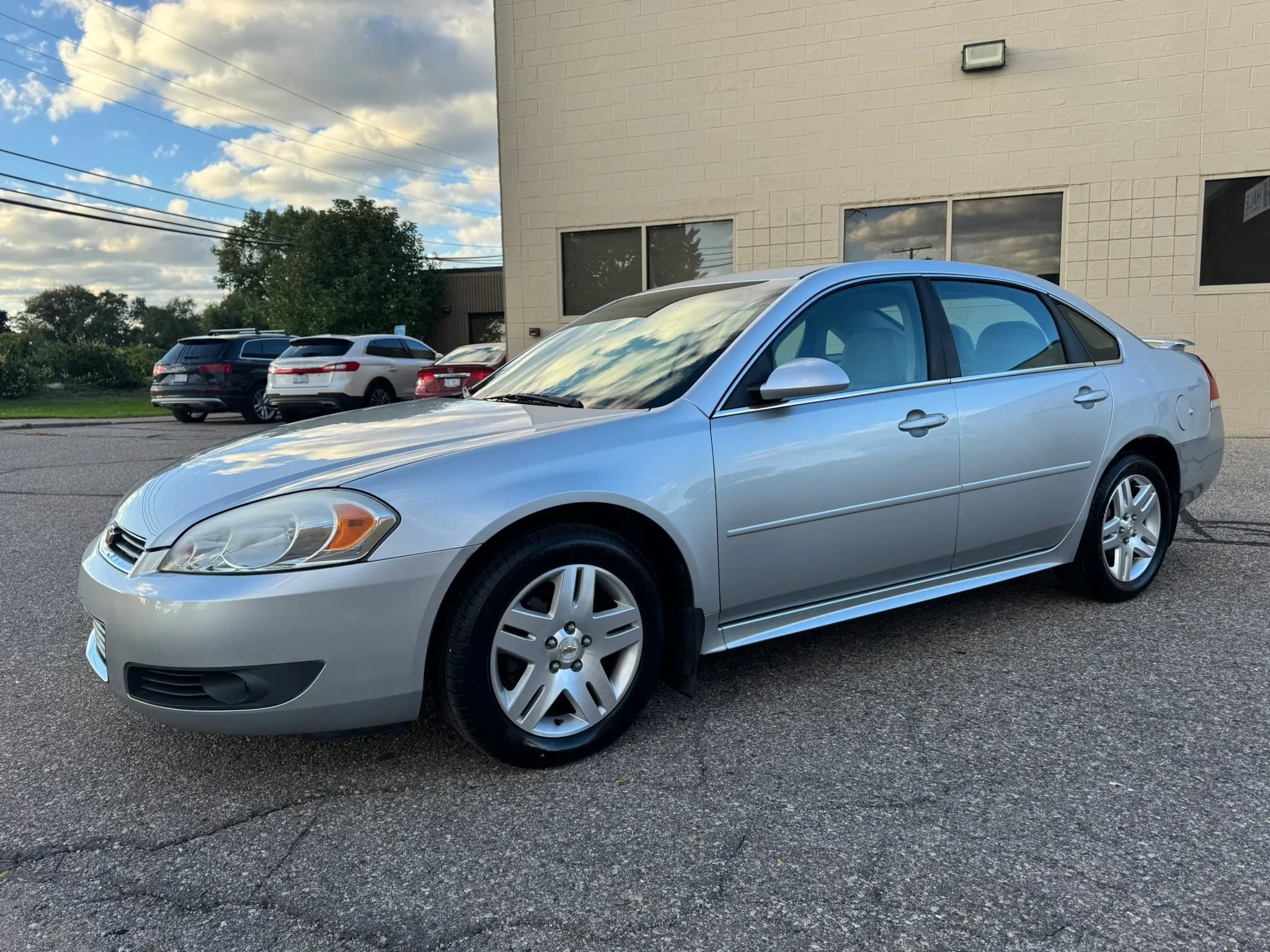 Used 2011 Chevrolet Impala LT w/ Luxury Edition Package FWD image 4
