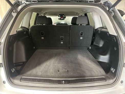 Certified 2023 Jeep Grand Cherokee Laredo w/ Luxury Tech Group I image 22