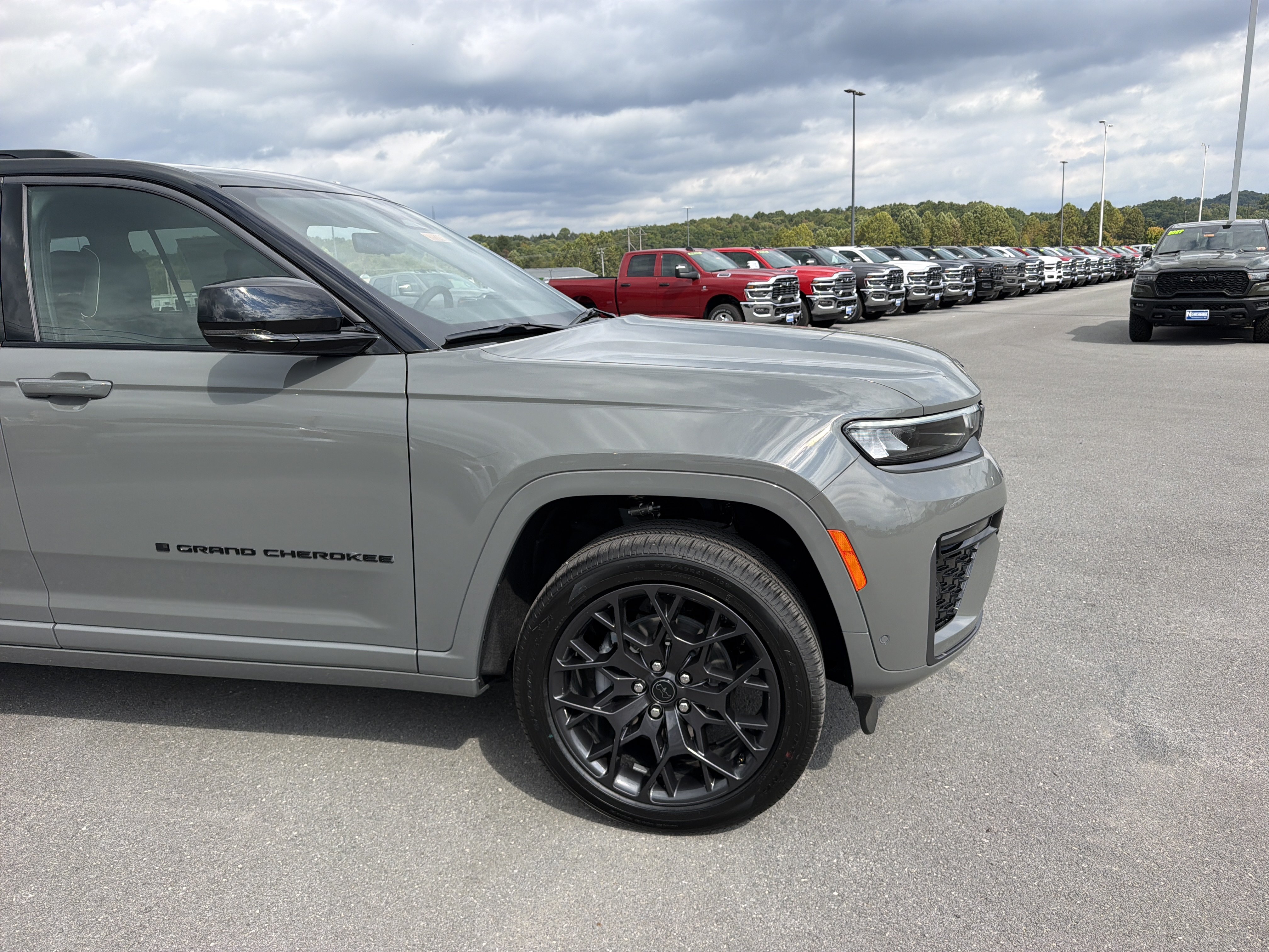 New 2027 Jeep Grand Cherokee Summit AWD/4WD image 4