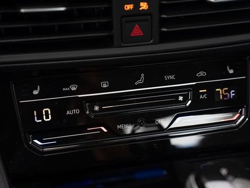 Used 2025 Volkswagen Jetta SE w/ Sunroof Package FWD image 25