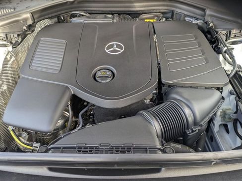 Used 2025 Mercedes-Benz GLC 300 4MATIC image 23