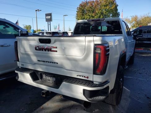 Used 2024 GMC Sierra 2500 AT4 w/ AT4 Premium Plus Package image 4