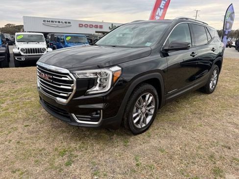Used 2024 GMC Terrain SLT image 2