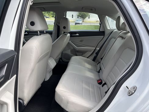 Used 2024 Volkswagen Jetta SE FWD image 14