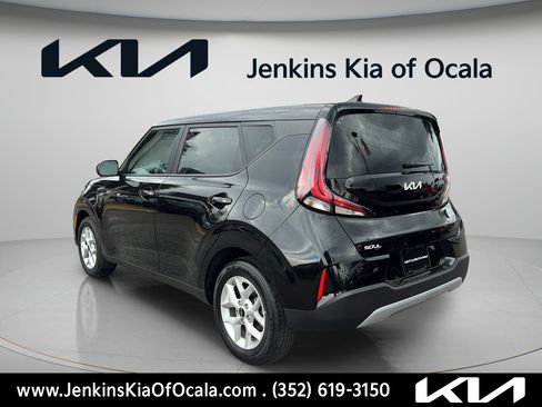 Certified 2025 Kia Soul LX w/ LX Technology Package FWD image 5