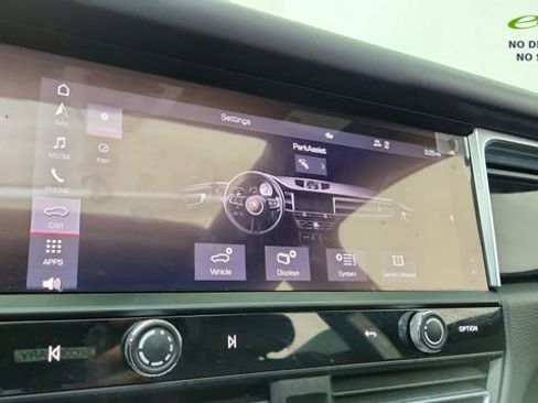 Used 2024 Porsche Macan AWD/4WD image 46