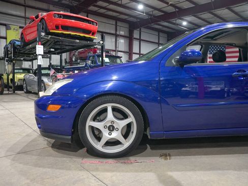 Used 2003 Ford Focus SVT FWD image 3