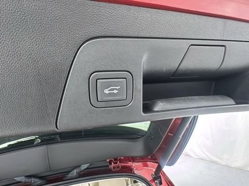 Used 2023 Buick Envision Avenir image 16