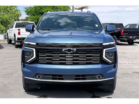 Used 2026 Chevrolet Tahoe High Country AWD/4WD image 3