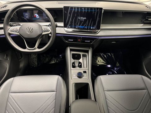 New 2026 Volkswagen Tiguan SE FWD image 12
