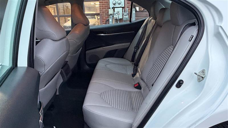 Used 2020 Toyota Camry SE FWD image 16