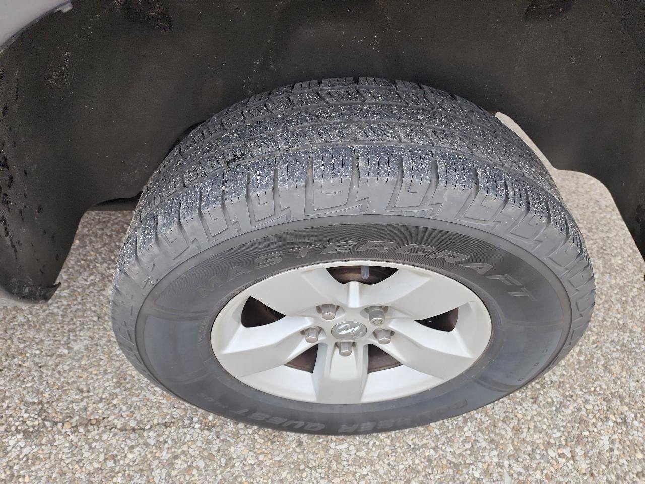 Used 2018 RAM 1500 ST w/ SXT Appearance Group AWD/4WD image 13
