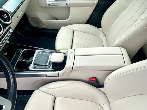 Used 2021 Mercedes-Benz GLB 250 4MATIC w/ Premium Package image 12