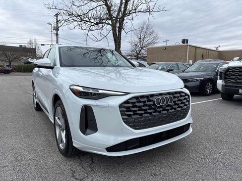 Certified 2025 Audi Q5 Prestige image 7