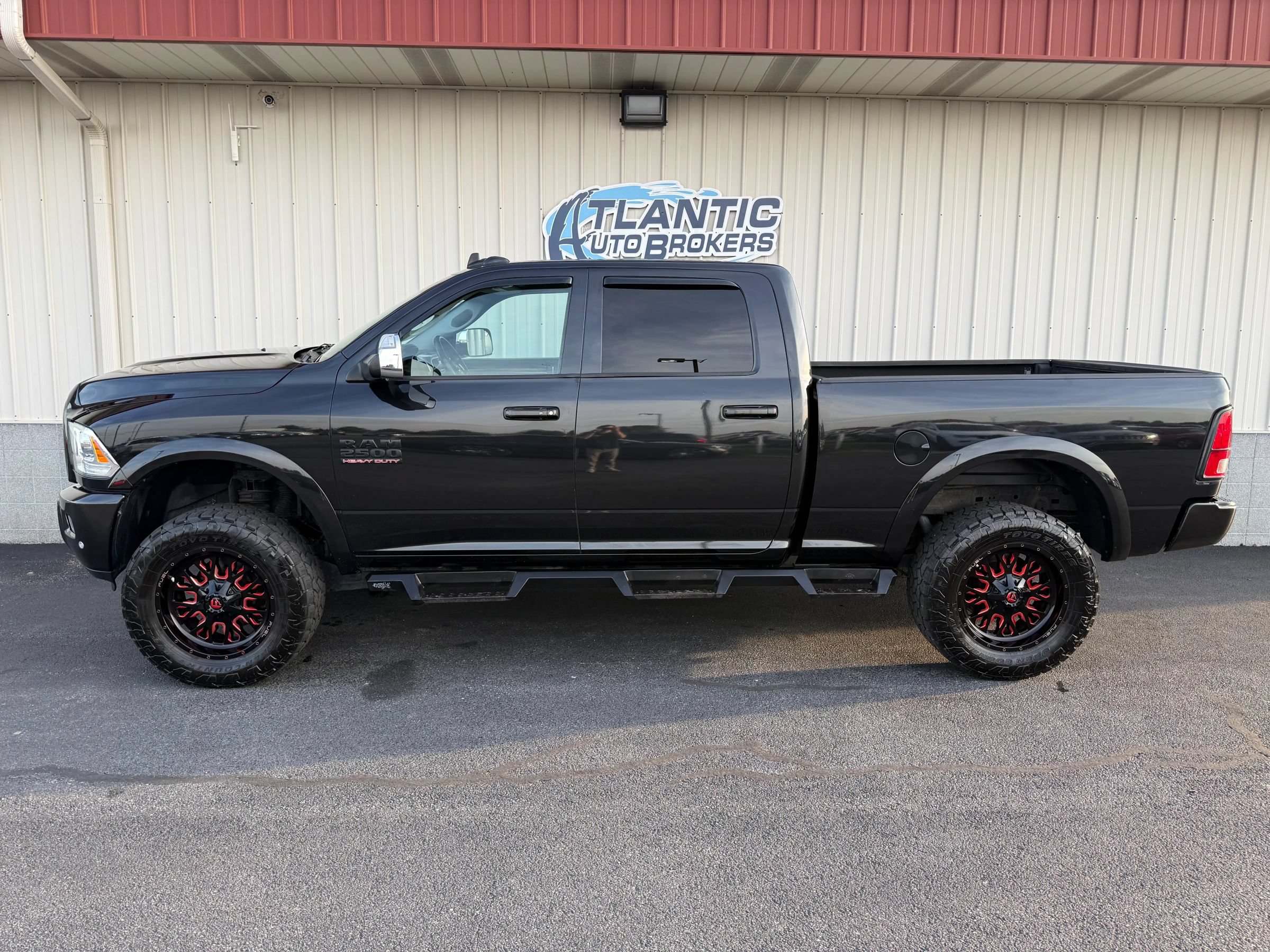 Used 2018 RAM 2500 Laramie AWD/4WD image 2
