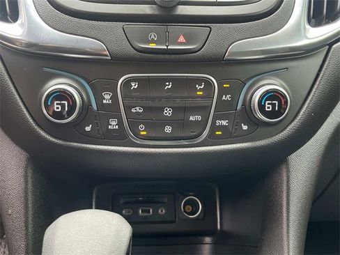 Used 2023 Chevrolet Equinox LT image 19