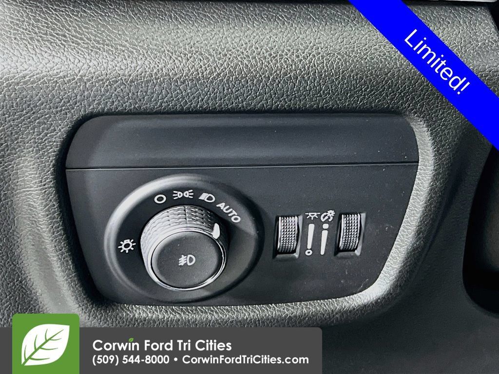 Used 2025 Jeep Grand Cherokee L Limited w/ Luxury Tech Group II AWD/4WD image 20