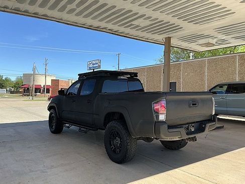 Used 2017 Toyota Tacoma TRD Off-Road image 7