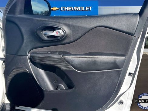 Used 2016 Jeep Cherokee Sport image 27