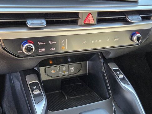 Certified 2025 Kia Sorento S w/ Panoramic Sunroof Package image 21