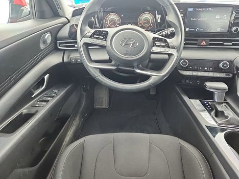 Certified 2021 Hyundai Elantra SEL w/ Convenience Package FWD image 9