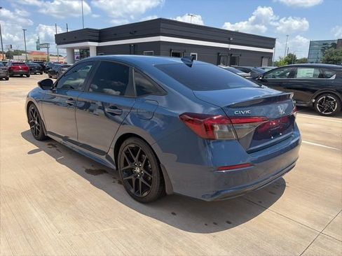 Used 2025 Honda Civic Sport image 4
