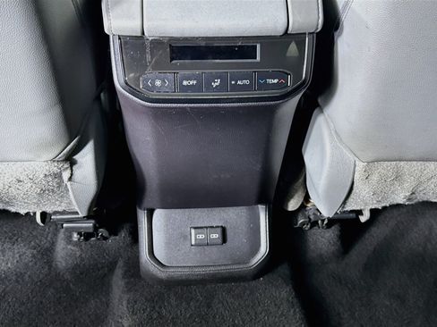 Used 2022 Toyota Highlander XLE AWD/4WD image 26