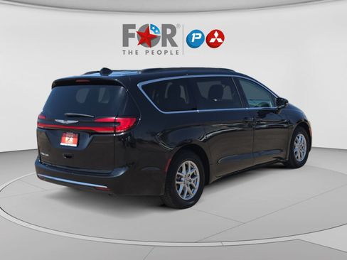 Used 2022 Chrysler Pacifica Touring-L FWD image 5
