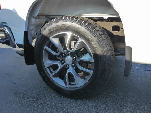 Used 2024 Chevrolet Silverado 1500 LT image 9