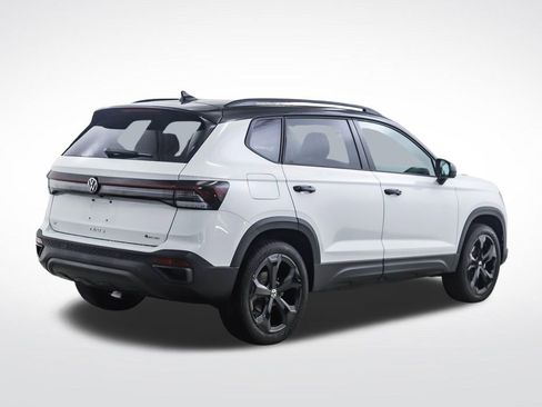 Used 2025 Volkswagen Taos SE AWD/4WD image 5