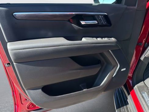 New 2026 Chevrolet Suburban Premier image 21