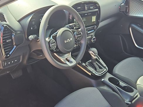 Certified 2025 Kia Soul S image 2