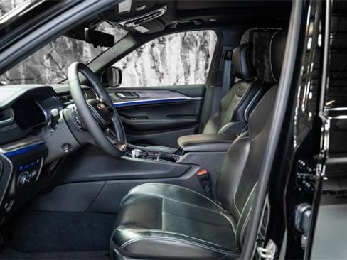 Used 2023 Jeep Grand Cherokee Overland w/ Luxury Tech Group IV image 3