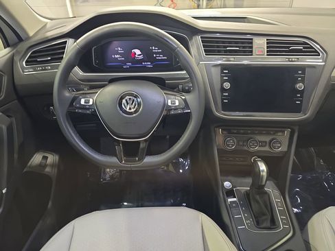 Used 2020 Volkswagen Tiguan SEL image 17